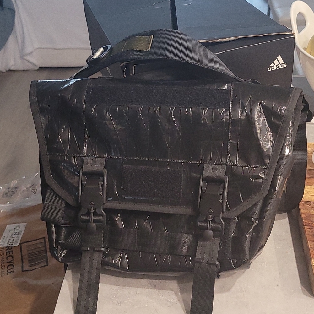 Orbit gear messenger bag